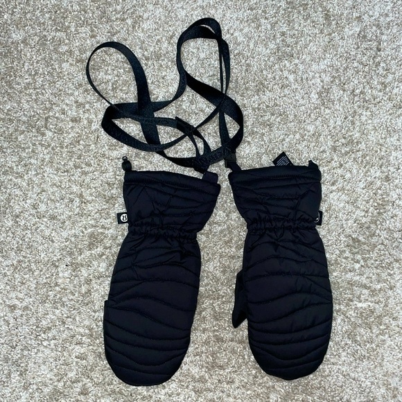 Team Canada Quilted Milttens on String *COC Logo - Picture 1 of 6